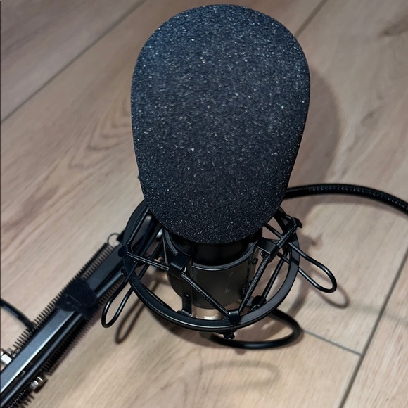 EUC - Neewer NW-800 Professional Condenser Microphone Kit (Black+Gold) - Picture 16 of 16